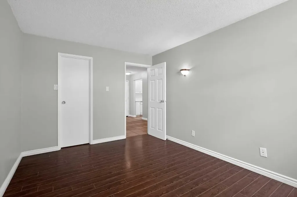 30 Mchugh Court NE Calgary AB T2E 7X3