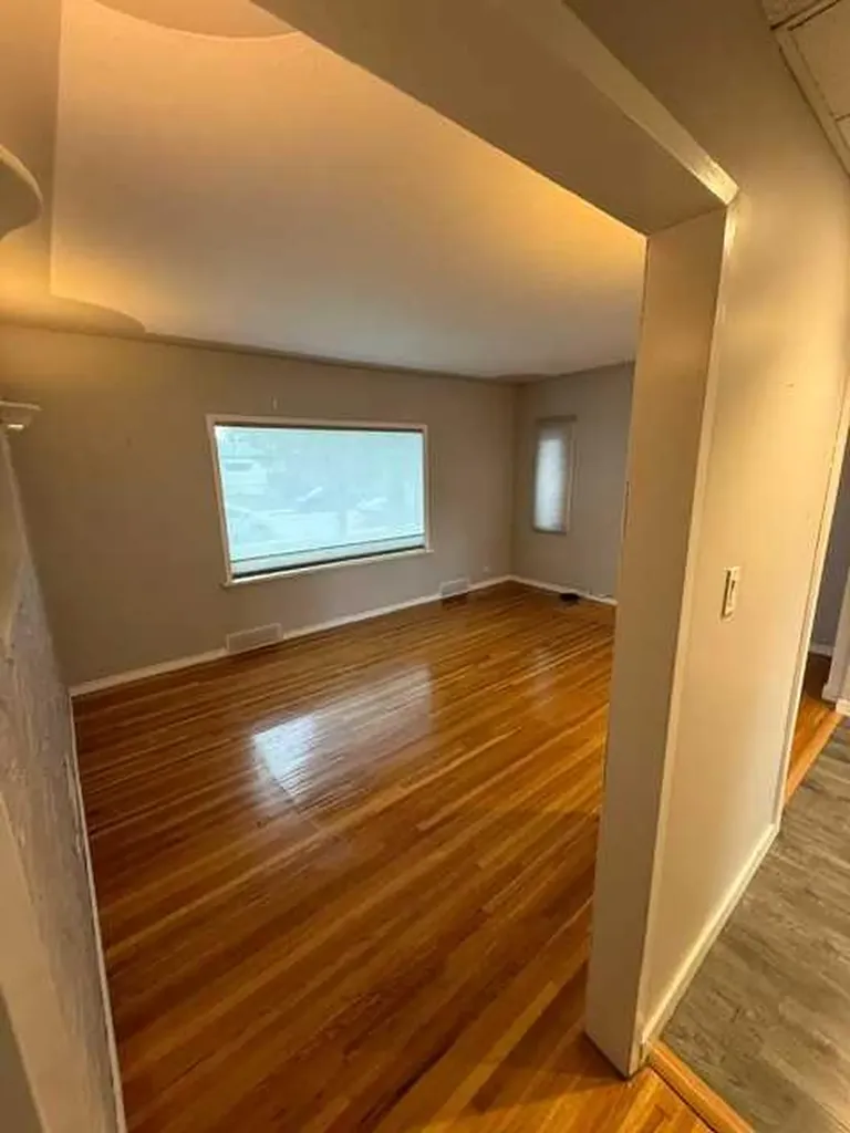 1613 22 Avenue NW Calgary AB T2M 1R4