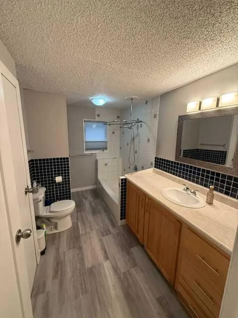1613 22 Avenue NW Calgary AB T2M 1R4
