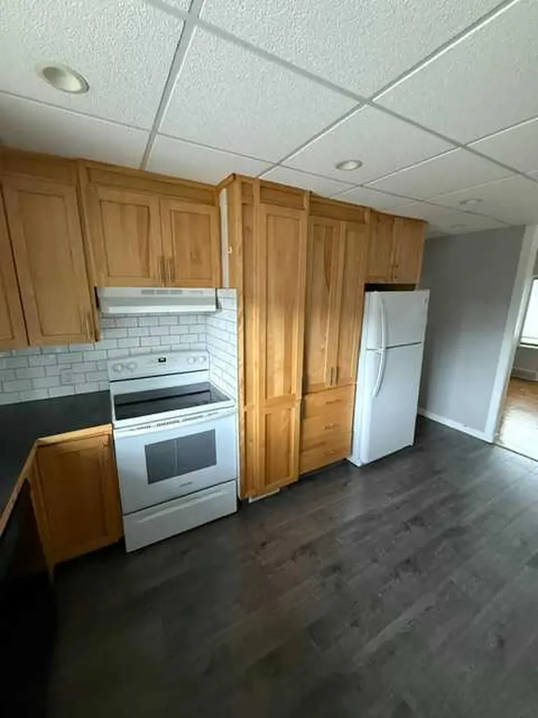 1613 22 Avenue NW Calgary AB T2M 1R4