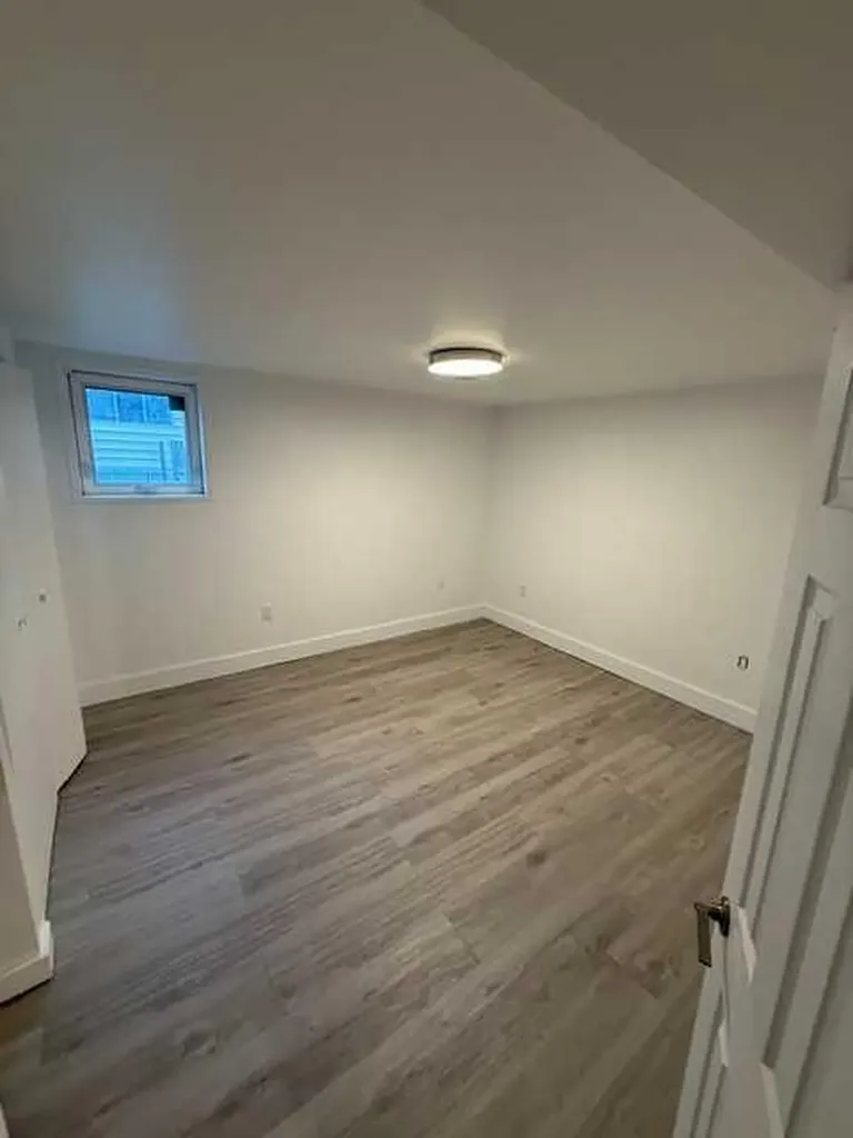 1613 22 Avenue NW Calgary AB T2M 1R4