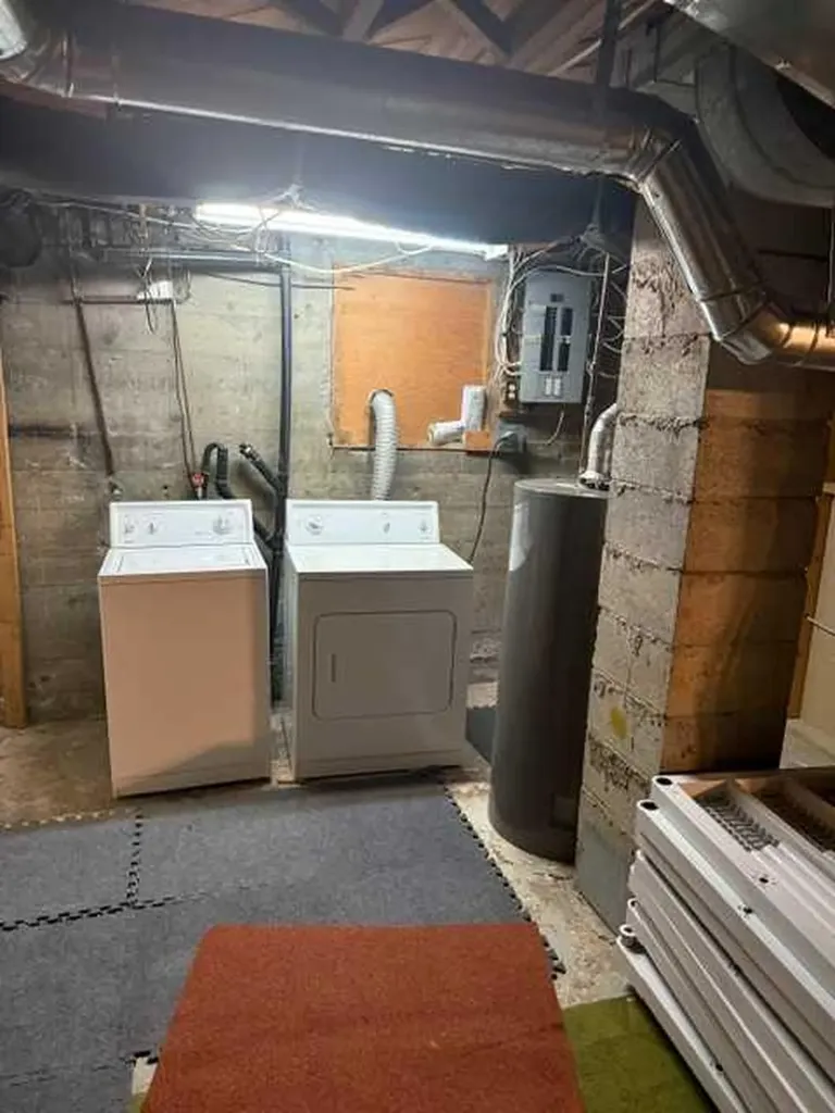 1613 22 Avenue NW Calgary AB T2M 1R4