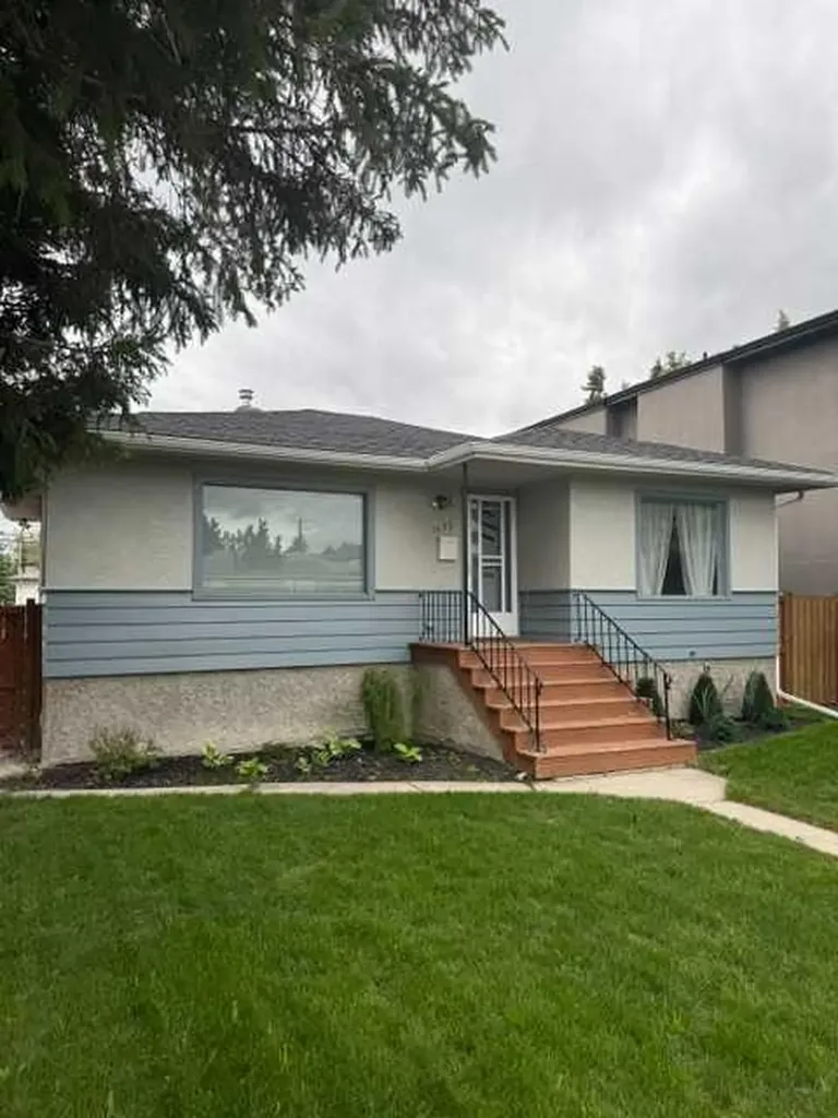 1613 22 Avenue NW Calgary AB T2M 1R4
