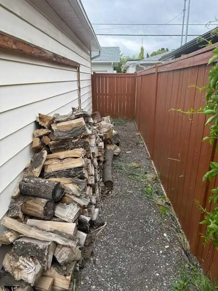 1613 22 Avenue NW Calgary AB T2M 1R4