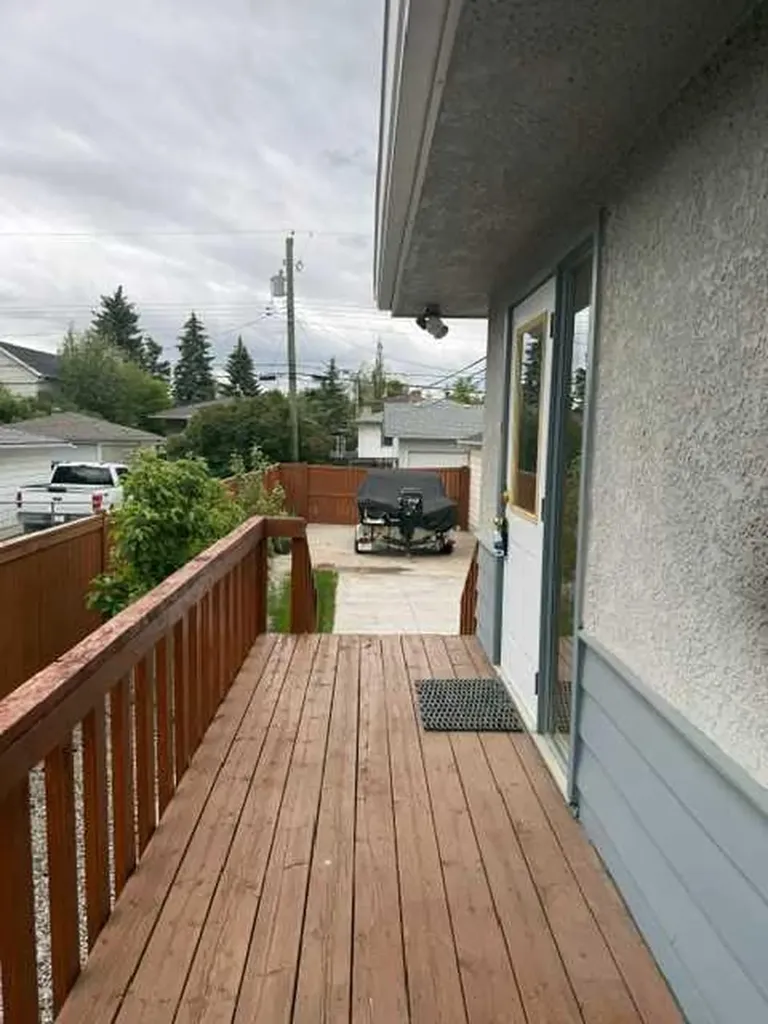 1613 22 Avenue NW Calgary AB T2M 1R4