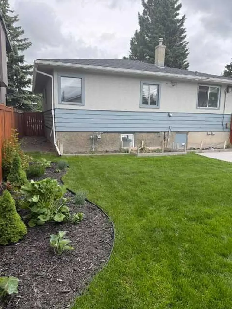 1613 22 Avenue NW Calgary AB T2M 1R4