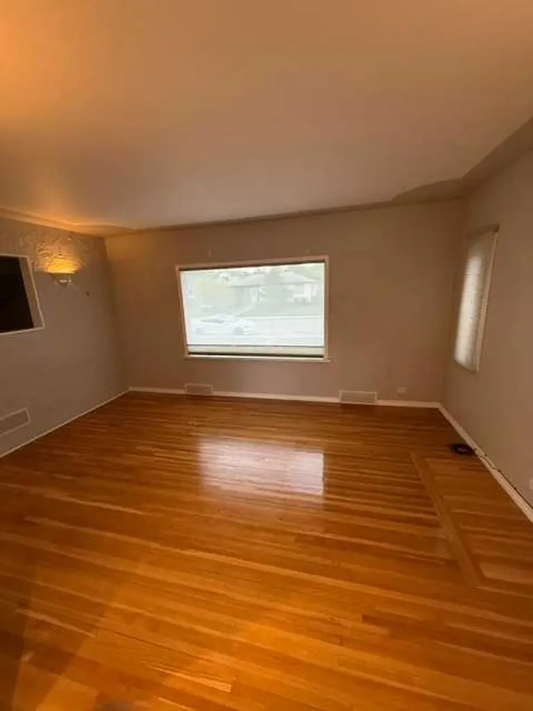 1613 22 Avenue NW Calgary AB T2M 1R4