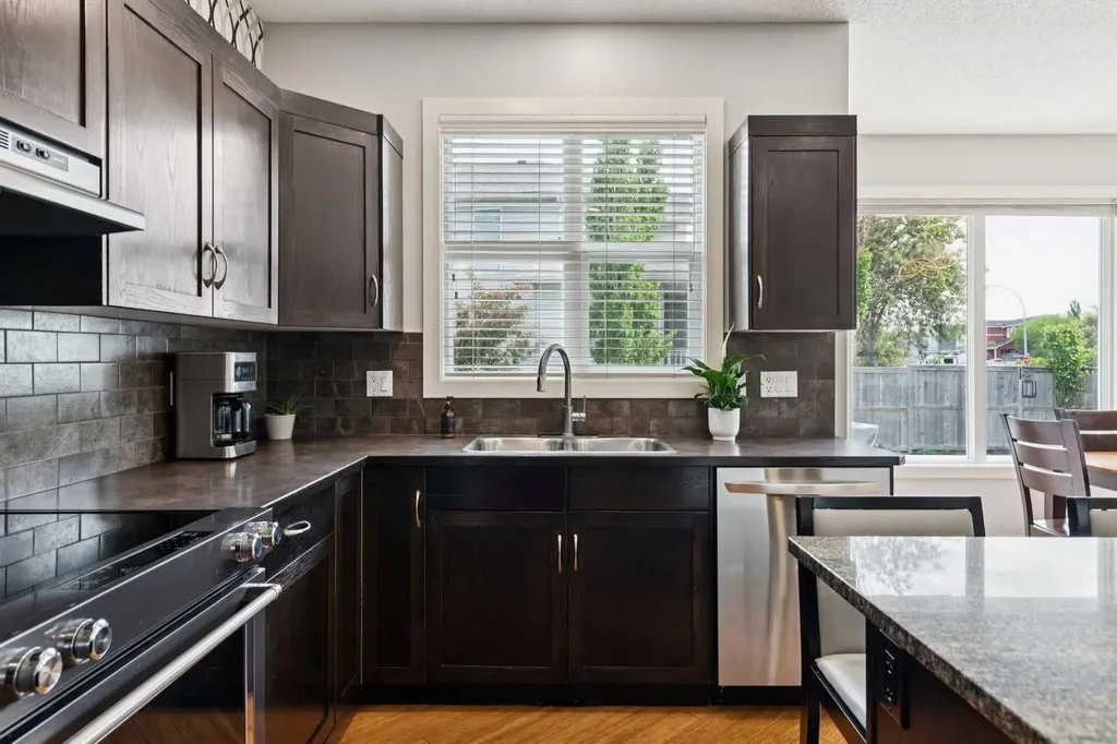 572 West Creek Point Chestermere AB T1X1T3