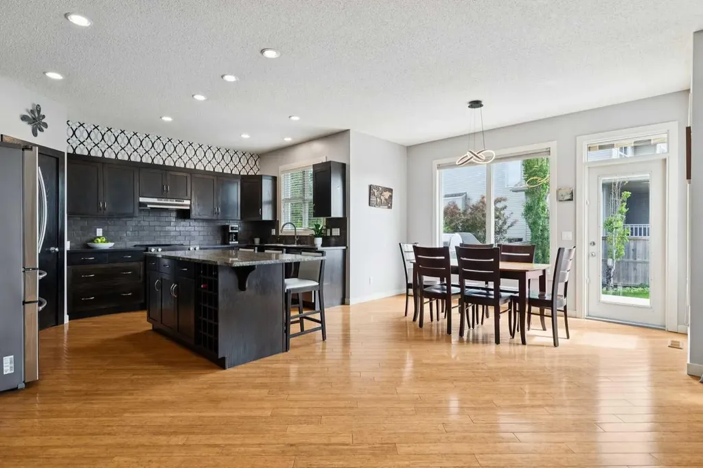 572 West Creek Point Chestermere AB T1X1T3