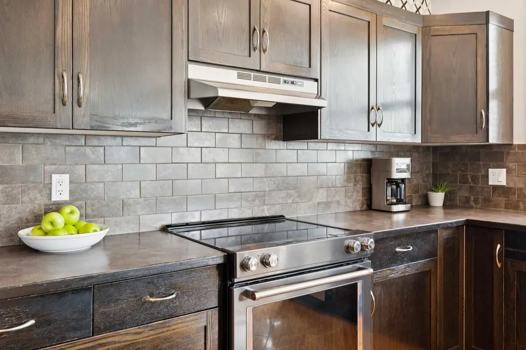 572 West Creek Point Chestermere AB T1X1T3