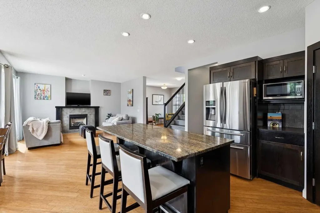 572 West Creek Point Chestermere AB T1X1T3