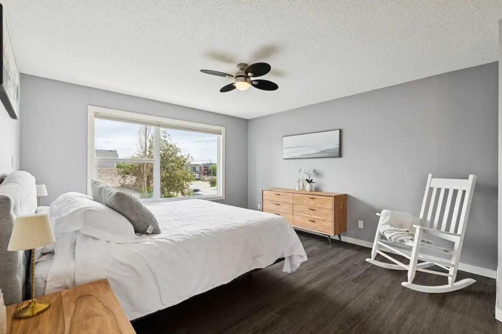 572 West Creek Point Chestermere AB T1X1T3