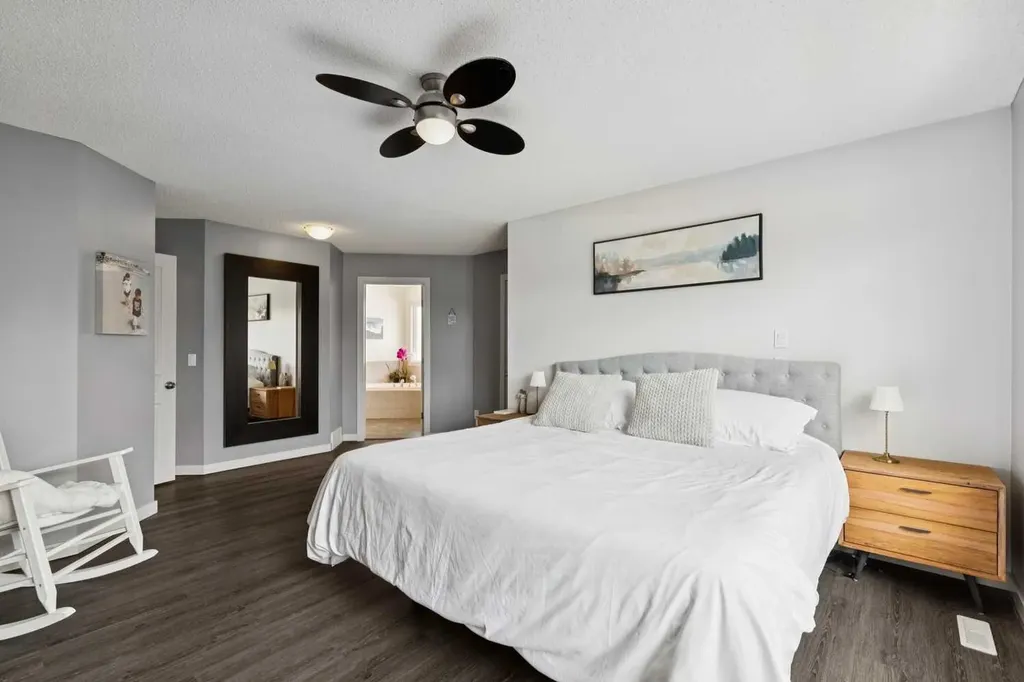 572 West Creek Point Chestermere AB T1X1T3