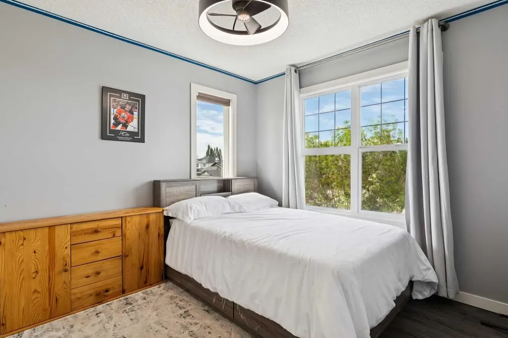 572 West Creek Point Chestermere AB T1X1T3