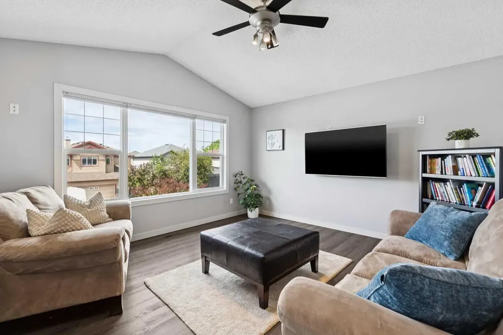 572 West Creek Point Chestermere AB T1X1T3