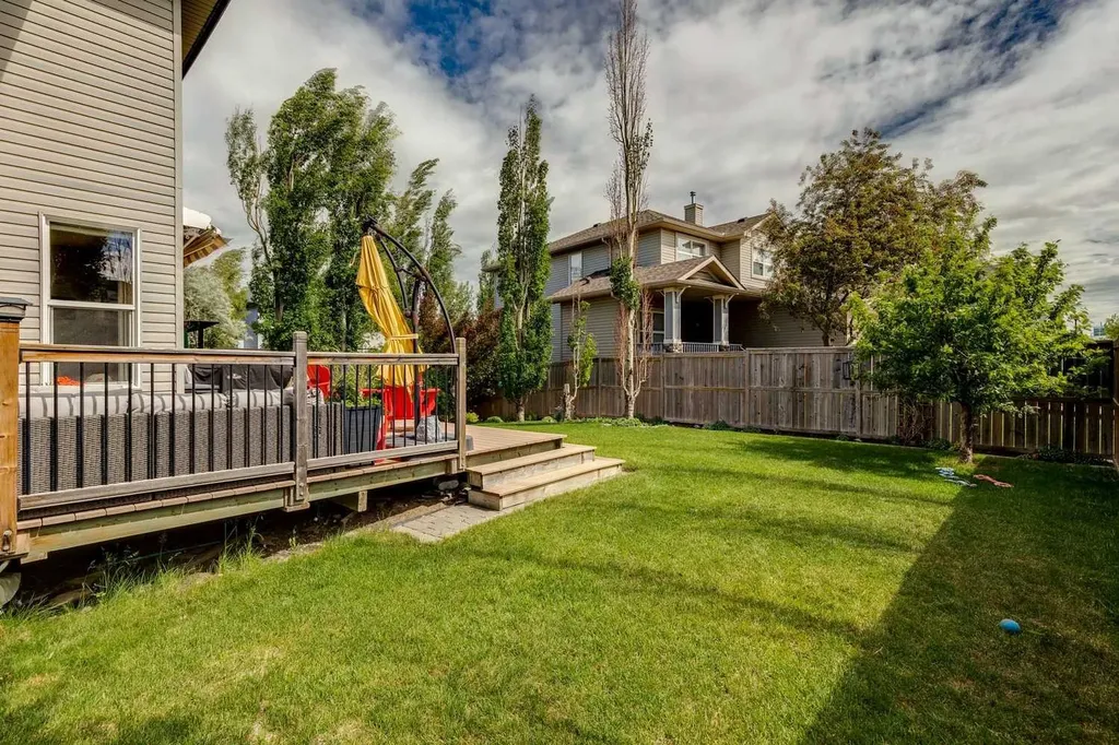 572 West Creek Point Chestermere AB T1X1T3