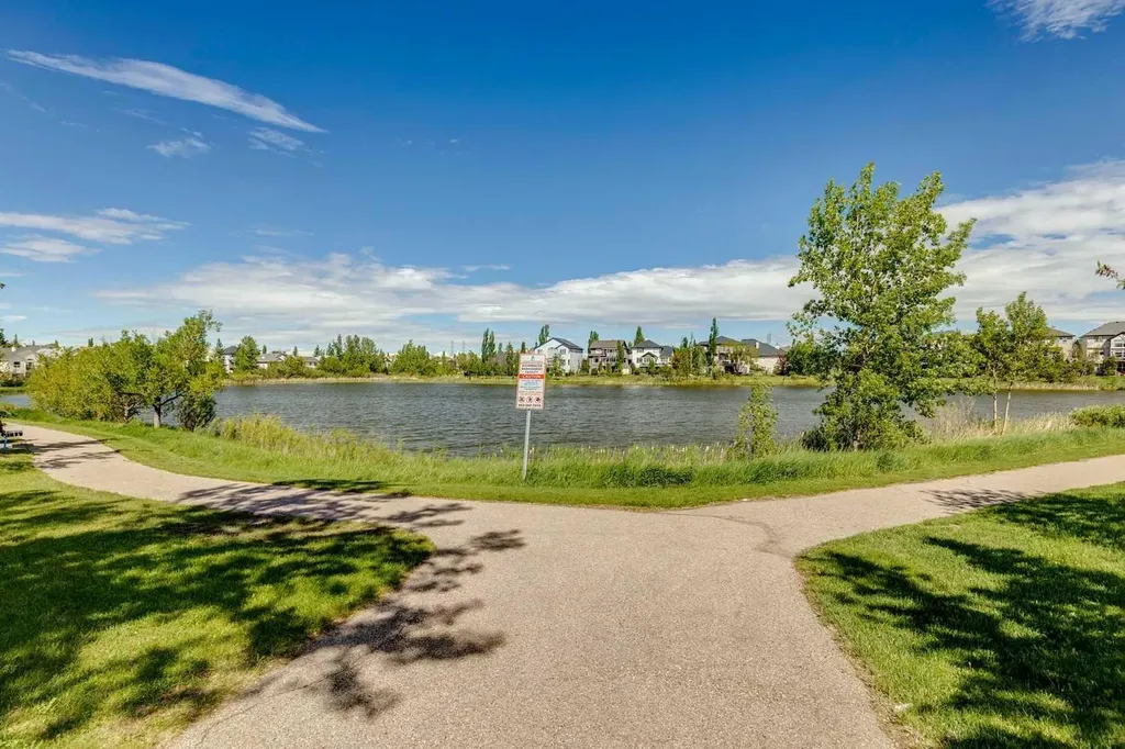 572 West Creek Point Chestermere AB T1X1T3