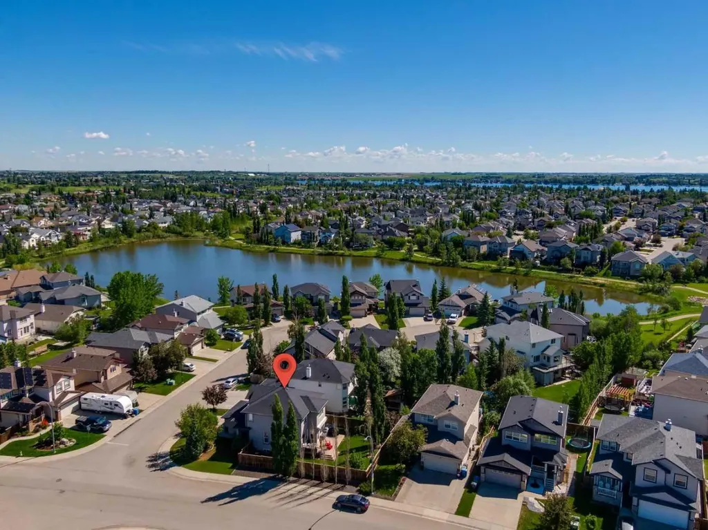 572 West Creek Point Chestermere AB T1X1T3