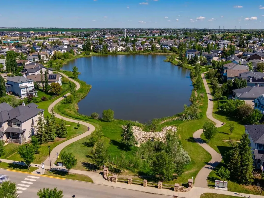 572 West Creek Point Chestermere AB T1X1T3