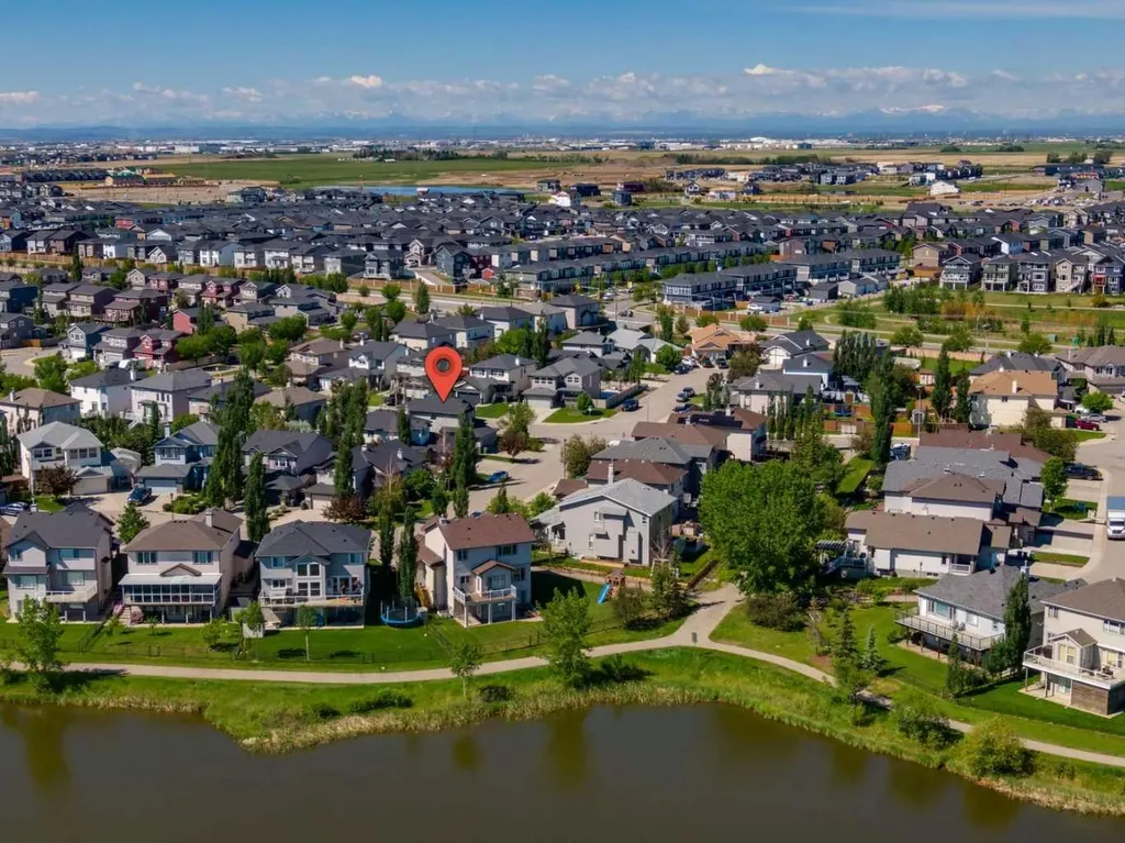 572 West Creek Point Chestermere AB T1X1T3