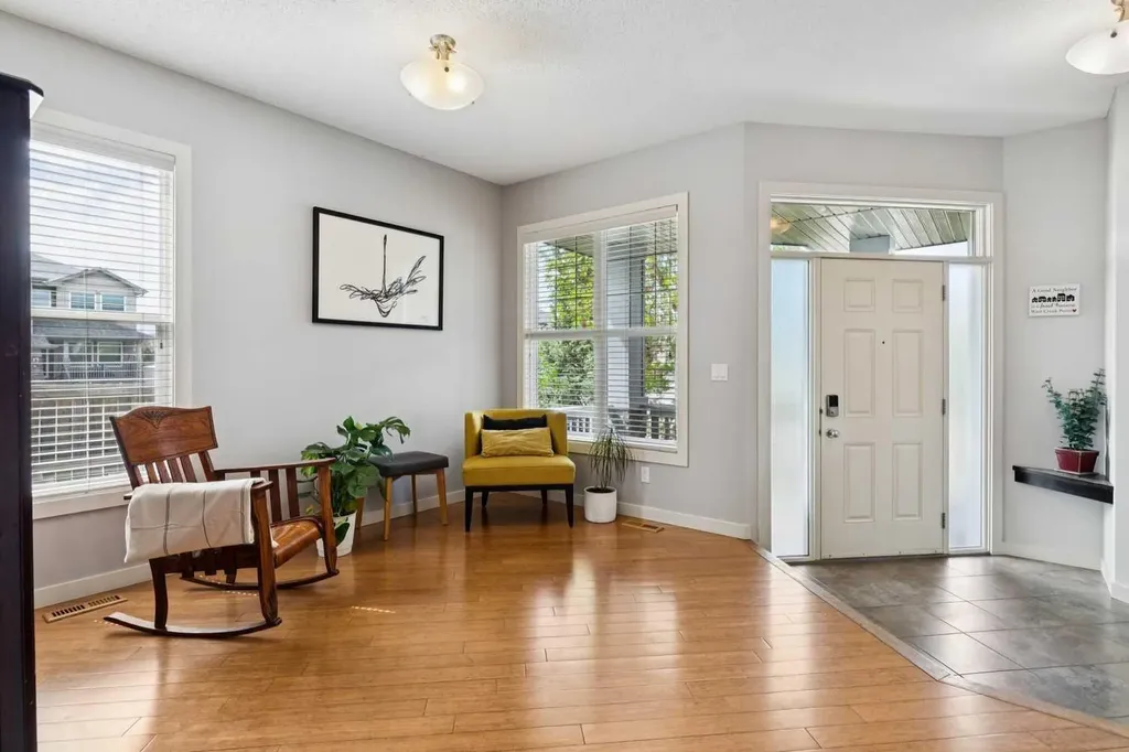 572 West Creek Point Chestermere AB T1X1T3
