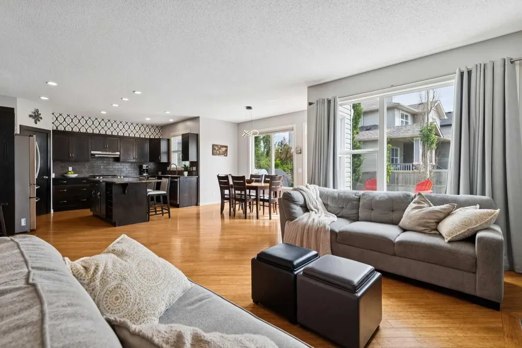 572 West Creek Point Chestermere AB T1X1T3