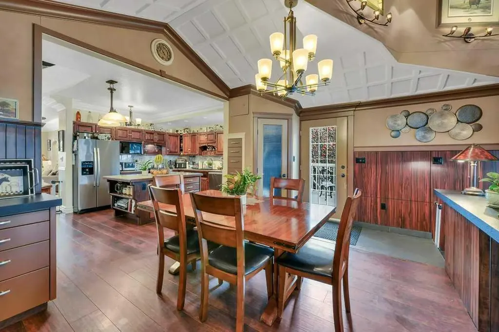 5406 50 Avenue Lacombe AB T4L 1N5