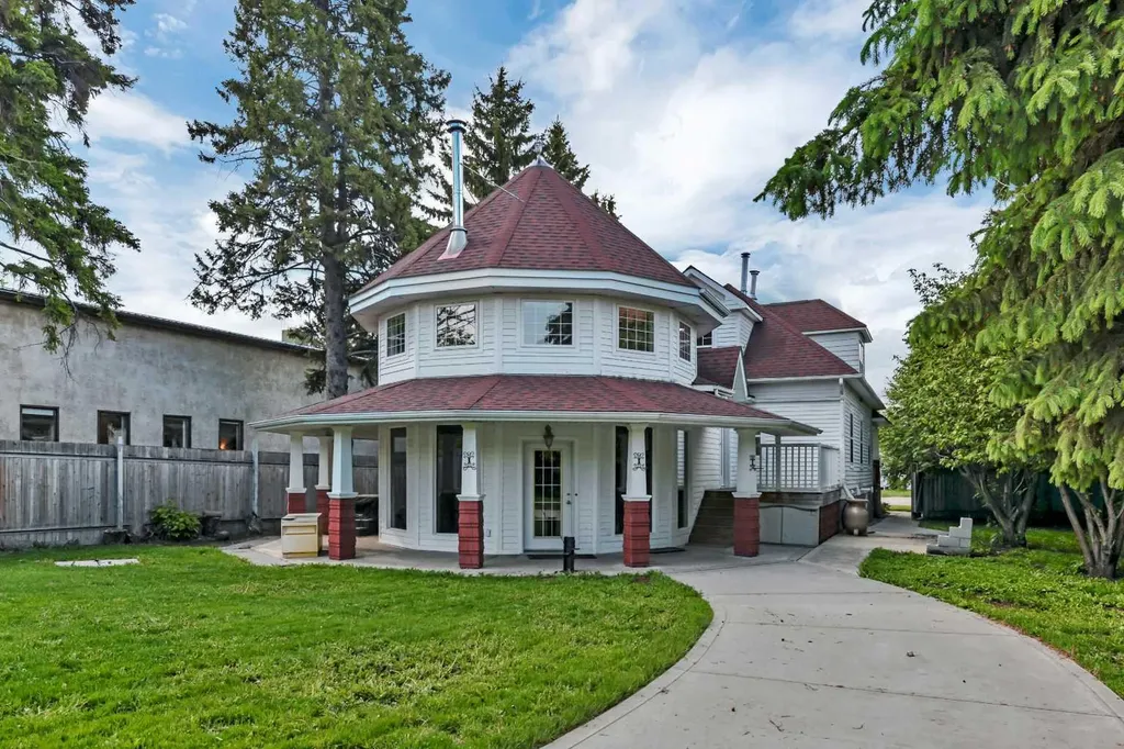 5406 50 Avenue Lacombe AB T4L 1N5