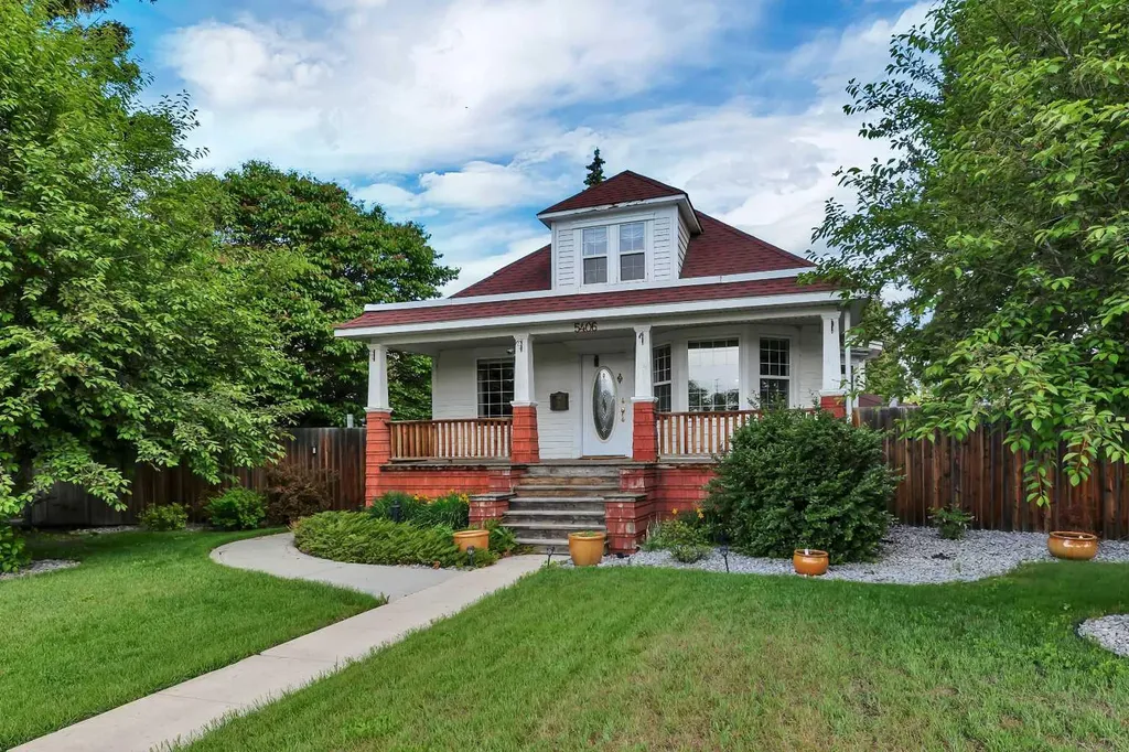 5406 50 Avenue Lacombe AB T4L 1N5