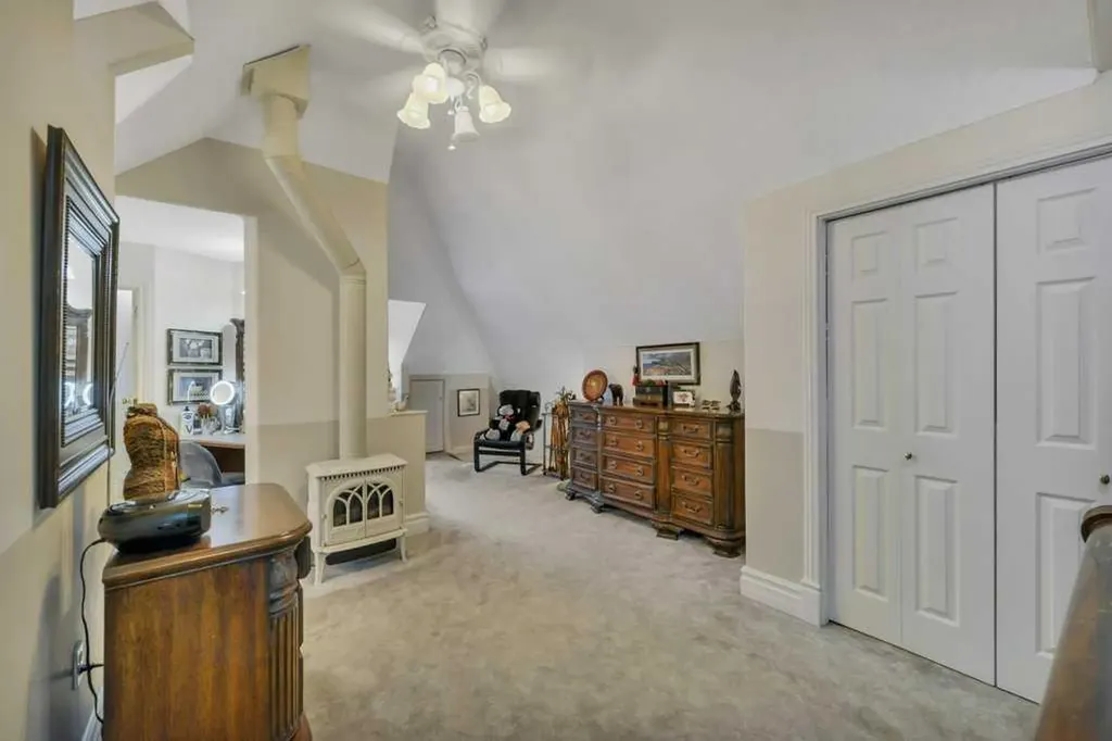 5406 50 Avenue Lacombe AB T4L 1N5