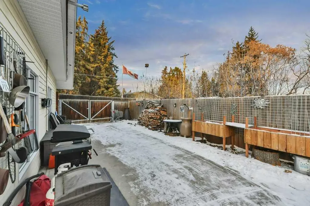 5406 50 Avenue Lacombe AB T4L 1N5