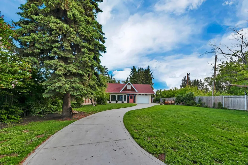 5406 50 Avenue Lacombe AB T4L 1N5