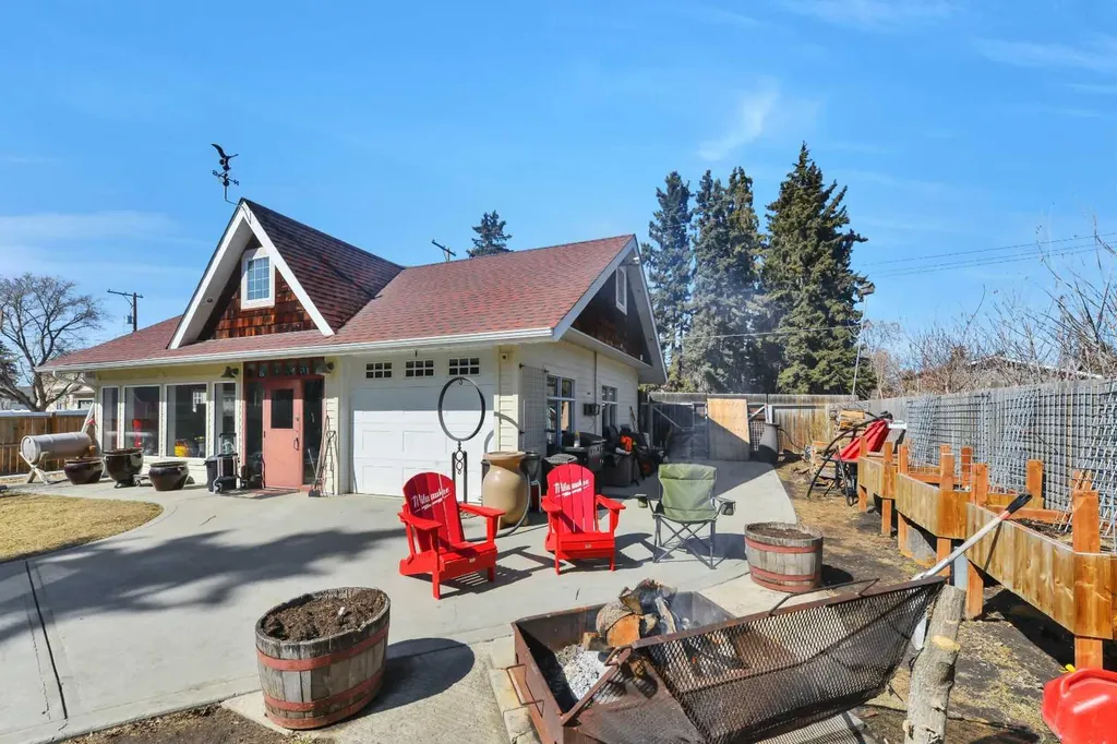 5406 50 Avenue Lacombe AB T4L 1N5