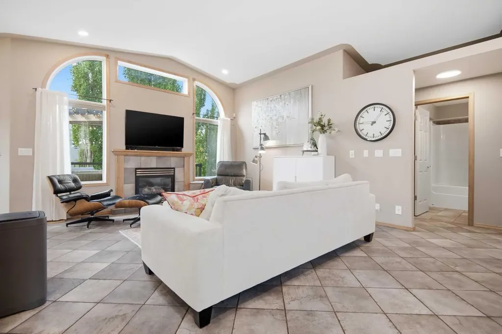 156 Aubrey Close Red Deer AB T4R 3B8