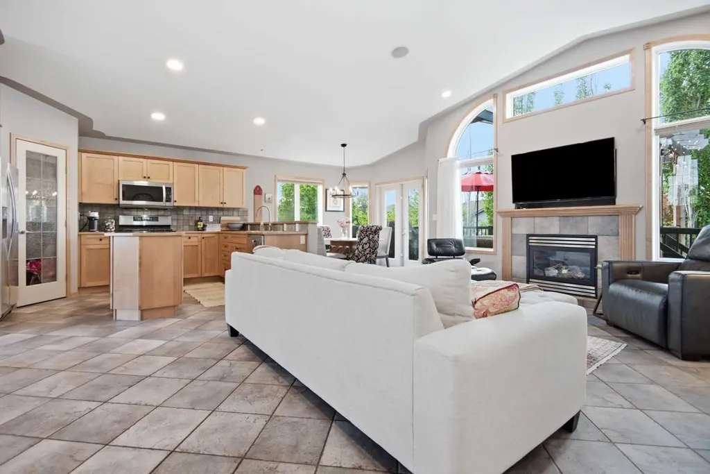 156 Aubrey Close Red Deer AB T4R 3B8