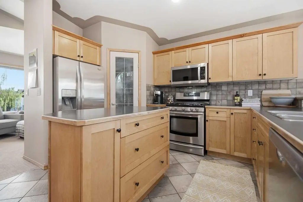 156 Aubrey Close Red Deer AB T4R 3B8
