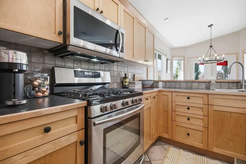 156 Aubrey Close Red Deer AB T4R 3B8