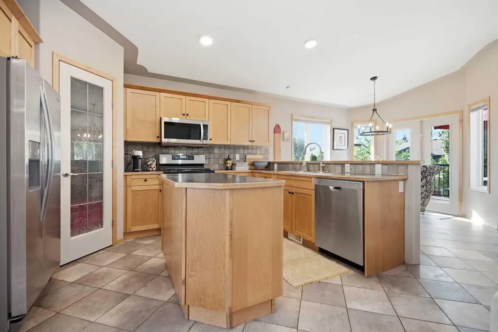 156 Aubrey Close Red Deer AB T4R 3B8