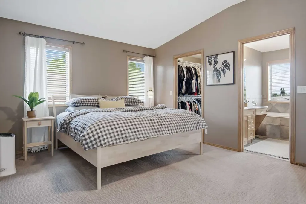 156 Aubrey Close Red Deer AB T4R 3B8
