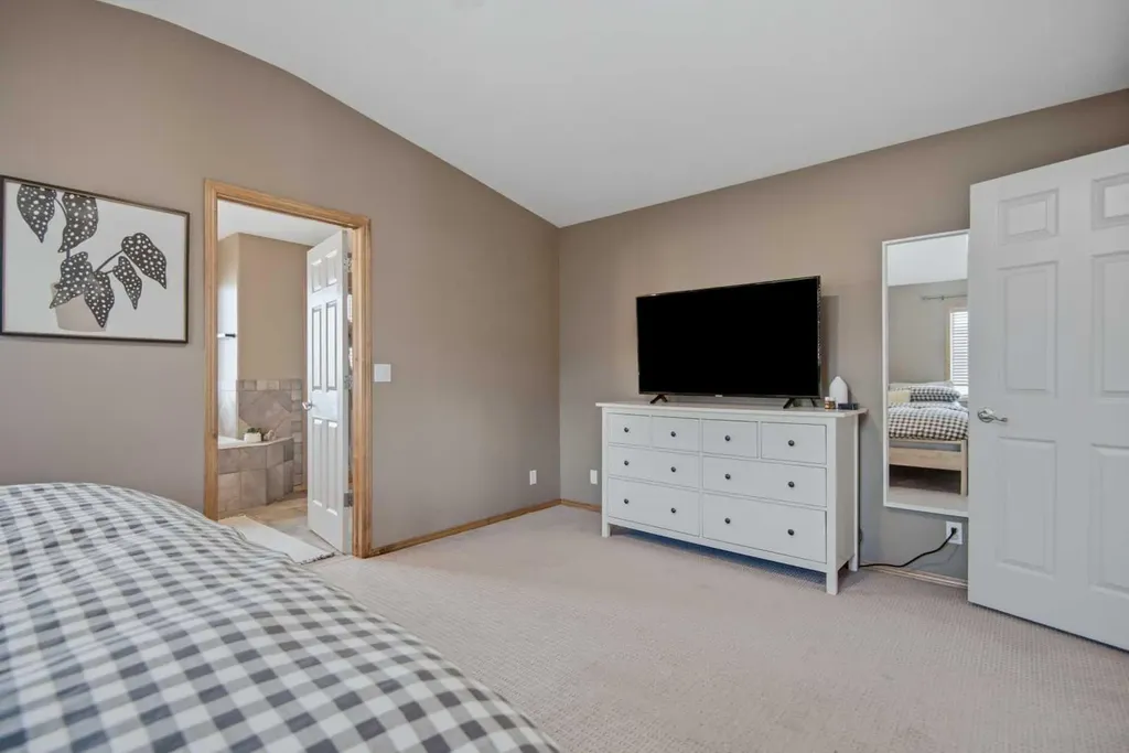 156 Aubrey Close Red Deer AB T4R 3B8