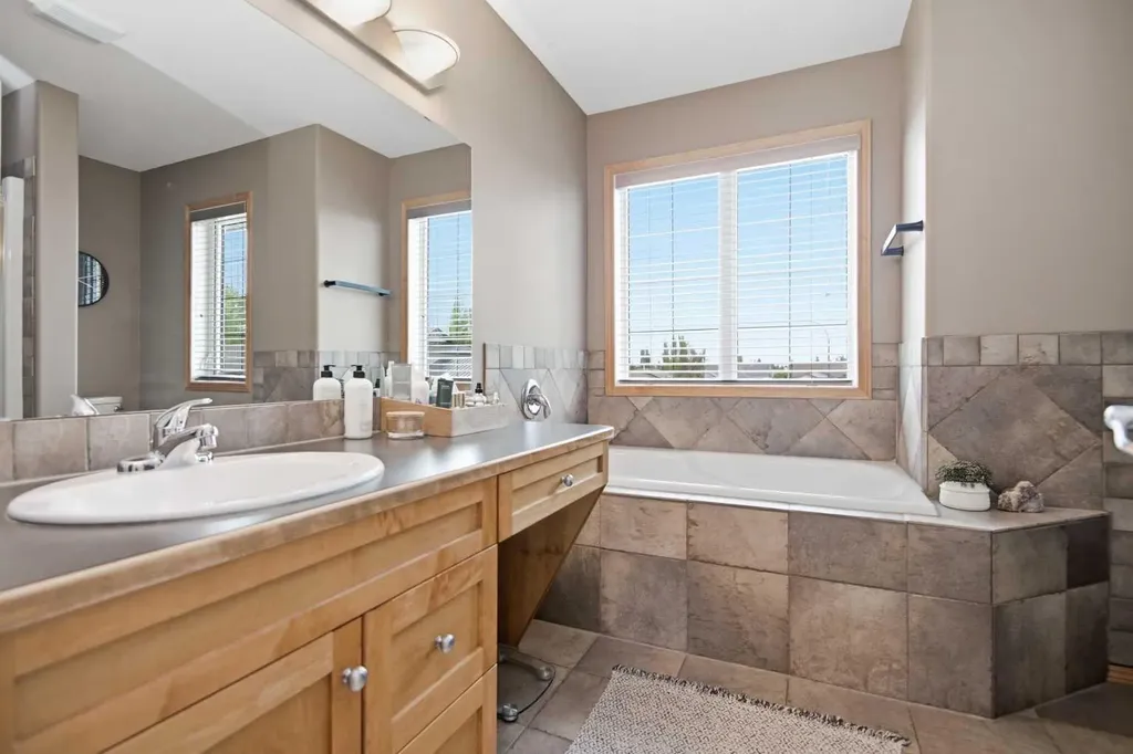 156 Aubrey Close Red Deer AB T4R 3B8