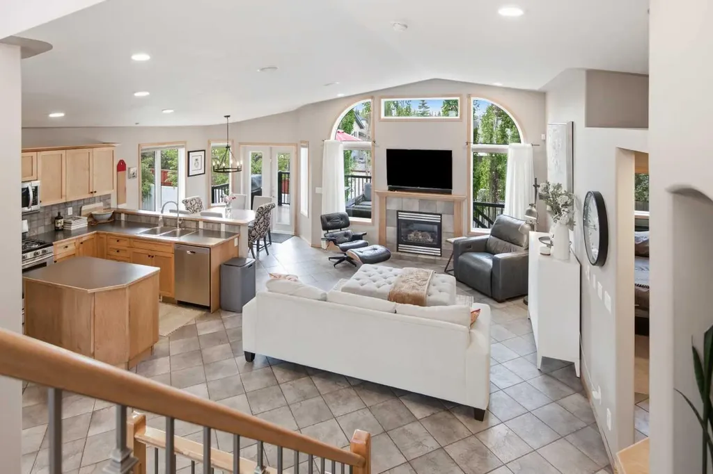 156 Aubrey Close Red Deer AB T4R 3B8