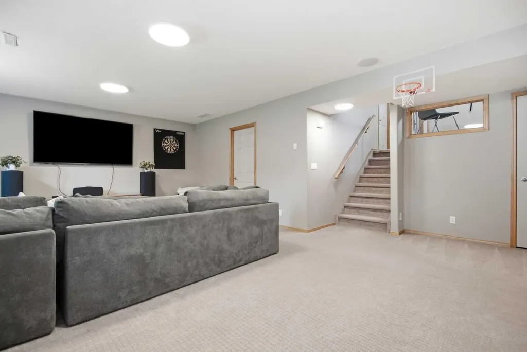 156 Aubrey Close Red Deer AB T4R 3B8