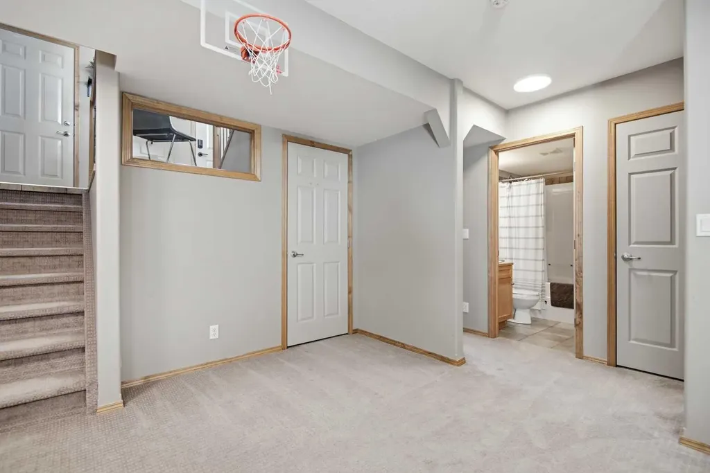 156 Aubrey Close Red Deer AB T4R 3B8