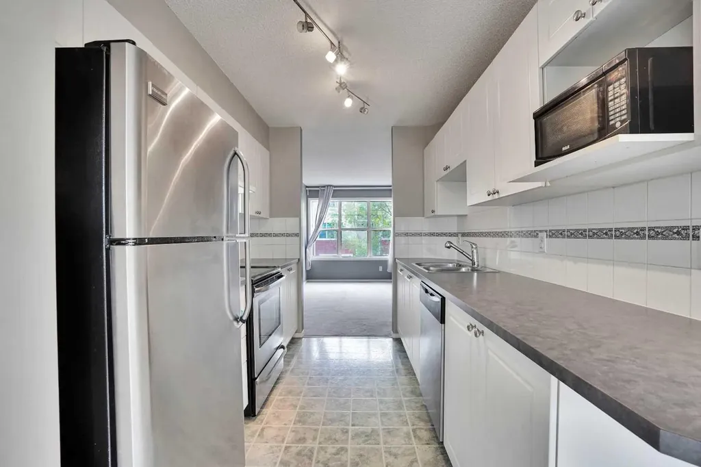 120 Country Village Cape NE Calgary AB T3K 5K2