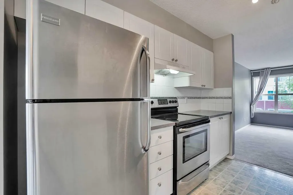 120 Country Village Cape NE Calgary AB T3K 5K2