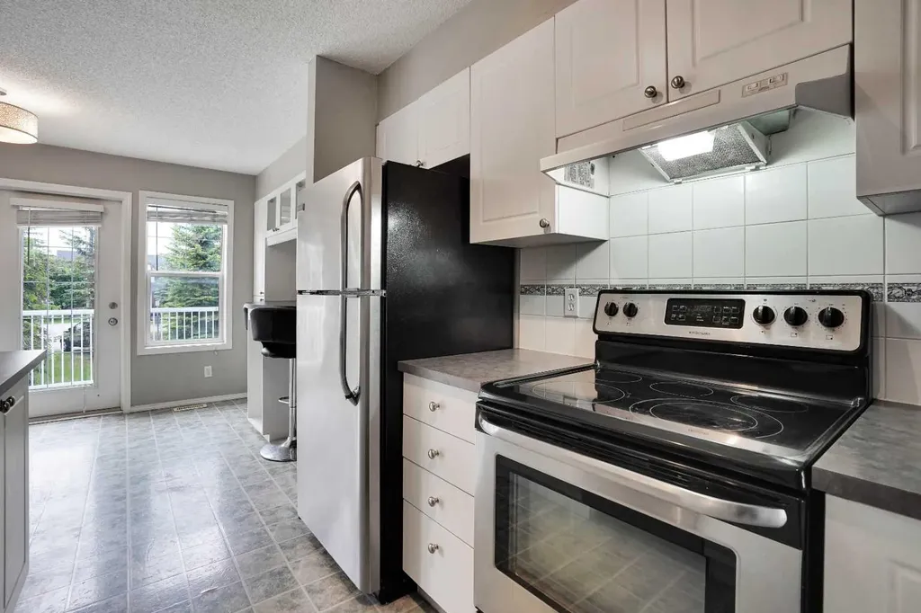 120 Country Village Cape NE Calgary AB T3K 5K2