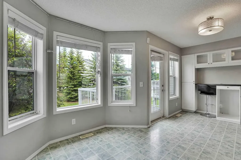 120 Country Village Cape NE Calgary AB T3K 5K2