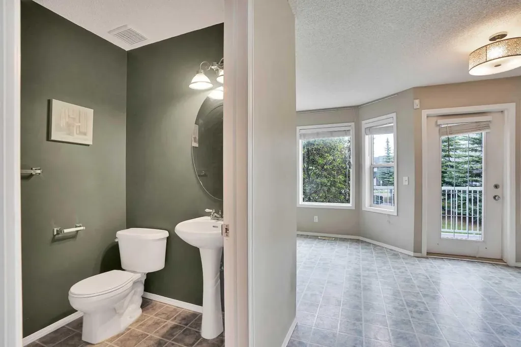 120 Country Village Cape NE Calgary AB T3K 5K2