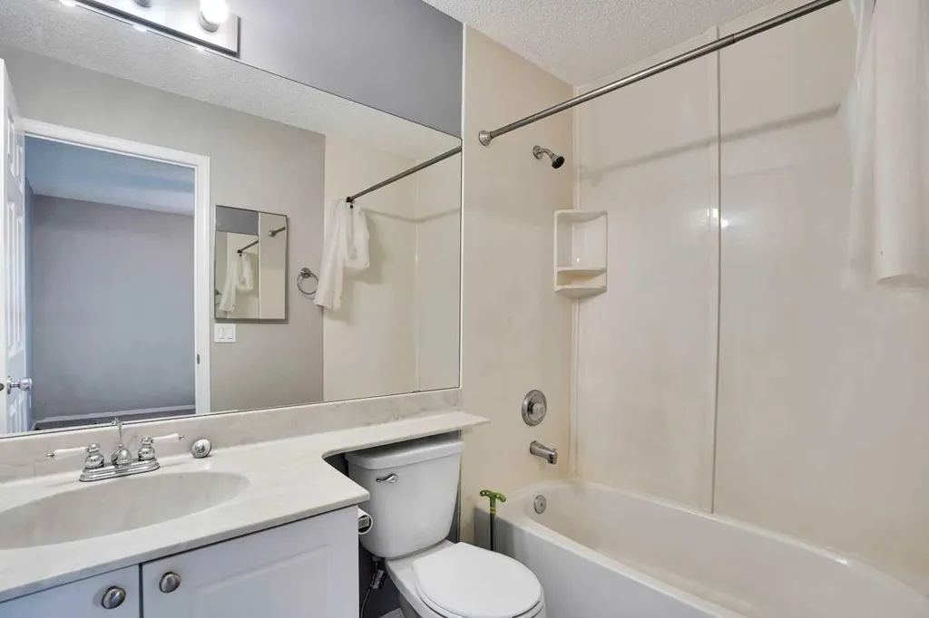 120 Country Village Cape NE Calgary AB T3K 5K2